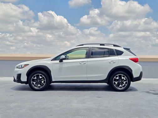 Crystal White Pearl 2019 Subaru Crosstrek 2.0i Premium