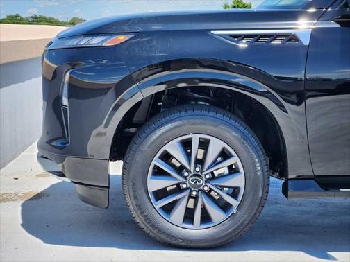 2025 INFINITI QX80 PURE