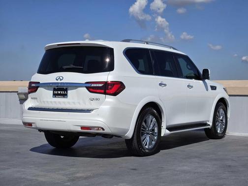 2022 INFINITI QX80 Luxe