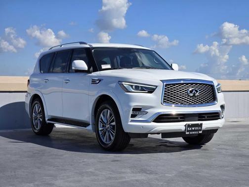 2022 INFINITI QX80 Luxe