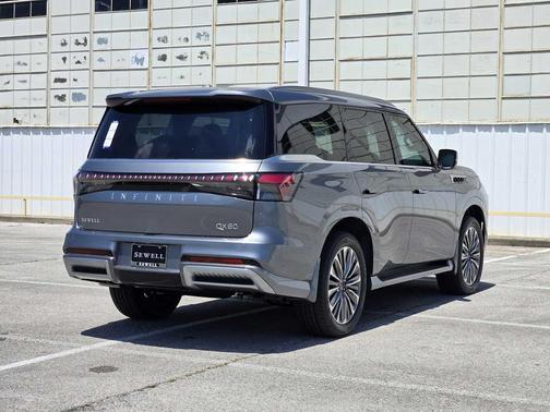 Dynamic Metal 2026 INFINITI QX80 Luxe