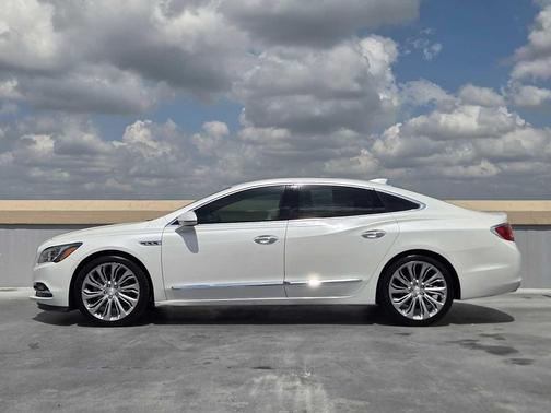 White Frost Tricoat 2017 Buick LaCrosse Essence