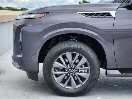 2025 INFINITI QX80 PURE