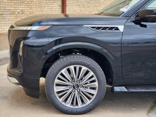 2025 INFINITI QX80 Luxe