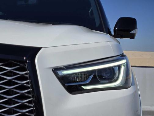 2023 INFINITI QX80 SENSORY