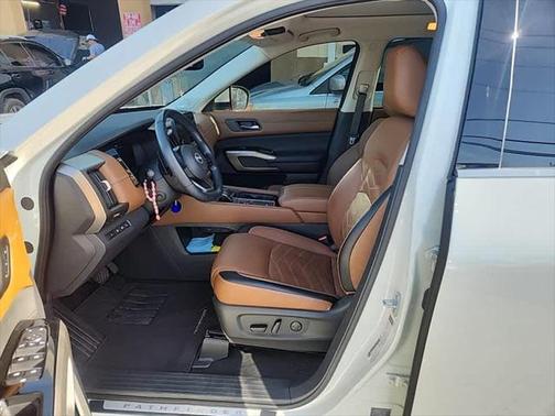 2022 Nissan Pathfinder Platinum 2WD
