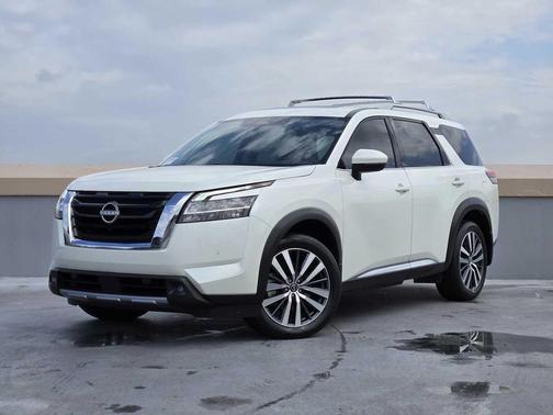 2022 Nissan Pathfinder Platinum 2WD