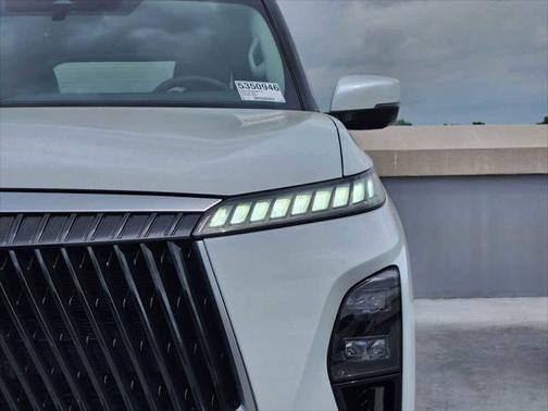 2025 INFINITI QX80 Luxe