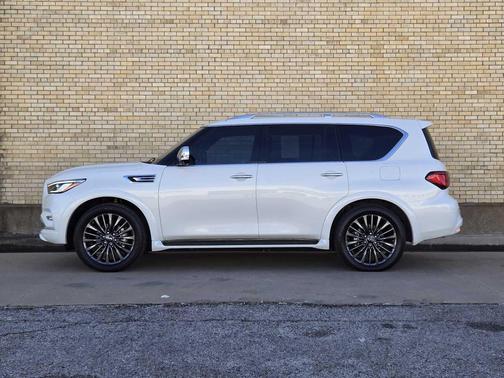 2023 INFINITI QX80 SENSORY