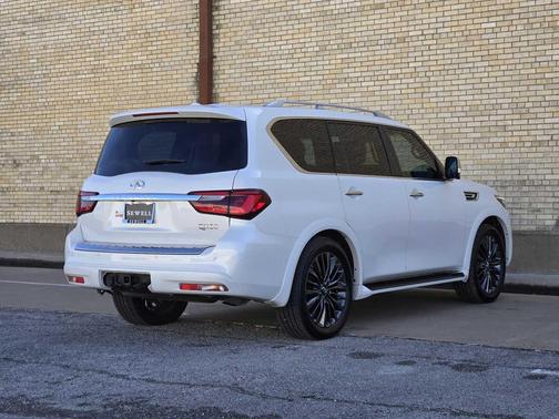 2023 INFINITI QX80 SENSORY
