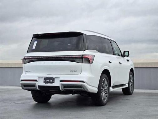2025 INFINITI QX80 Luxe