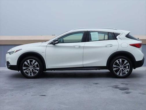 2018 INFINITI QX30 Premium