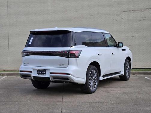 Radiant White 2026 INFINITI QX80 Luxe