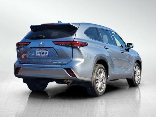 2022 Toyota Highlander Platinum