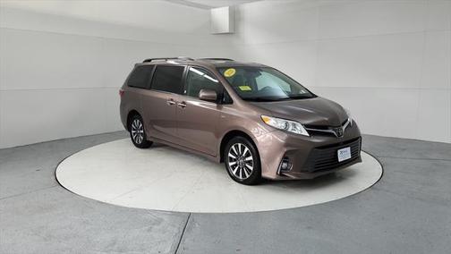 2020 Toyota Sienna XLE
