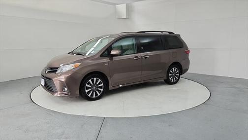 2020 Toyota Sienna XLE