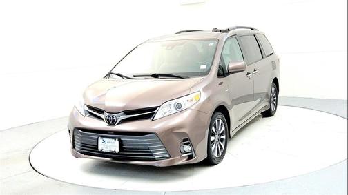 2020 Toyota Sienna XLE