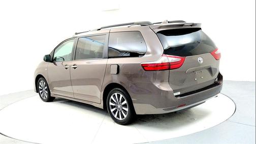 2020 Toyota Sienna XLE