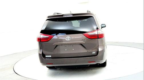 2020 Toyota Sienna XLE