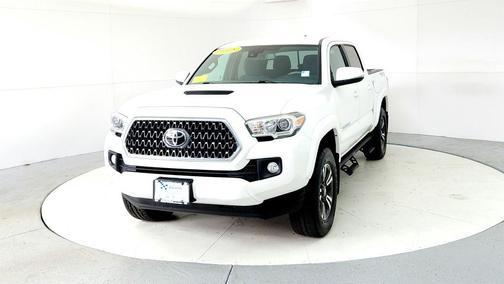 Super White 2018 Toyota Tacoma TRD Sport