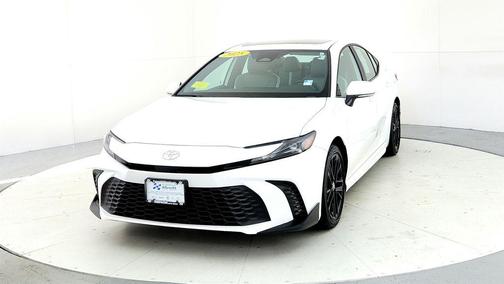 Ice Cap 2025 Toyota Camry SE