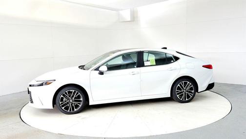 Wind Chill Pearl 2026 Toyota Camry XLE