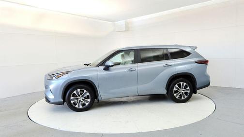 Moon Dust 2024 Toyota Highlander XLE