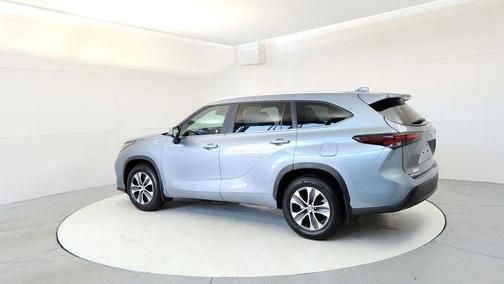 Moon Dust 2024 Toyota Highlander XLE