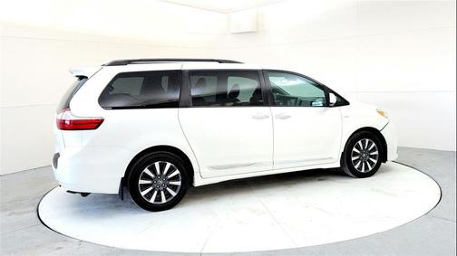2018 Toyota Sienna XLE