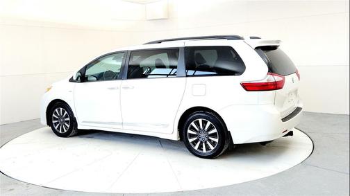 2018 Toyota Sienna XLE