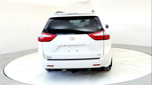 2018 Toyota Sienna XLE