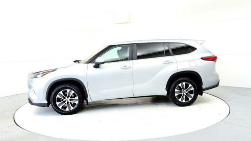 Celestial Silver Metallic 2023 Toyota Highlander XLE