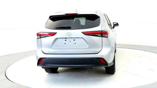 Celestial Silver Metallic 2023 Toyota Highlander XLE