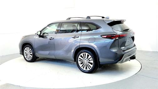 2025 Toyota Highlander Platinum
