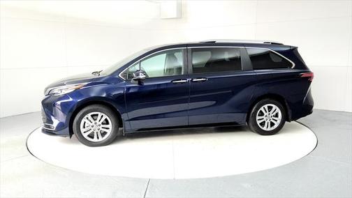 2023 Toyota Sienna Platinum 7 Passenger