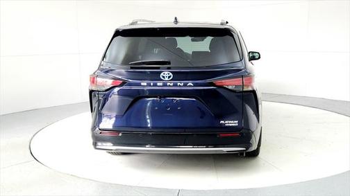 2023 Toyota Sienna Platinum 7 Passenger