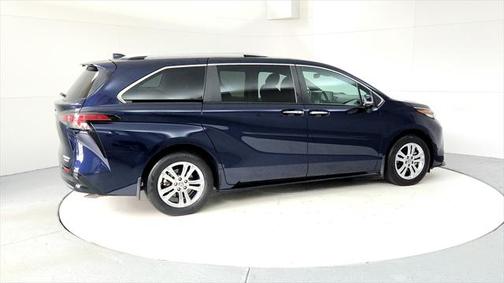 2023 Toyota Sienna Platinum 7 Passenger