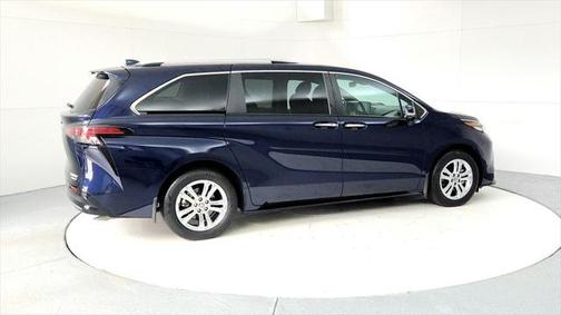 2023 Toyota Sienna Platinum 7 Passenger