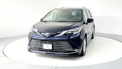 2023 Toyota Sienna Platinum 7 Passenger