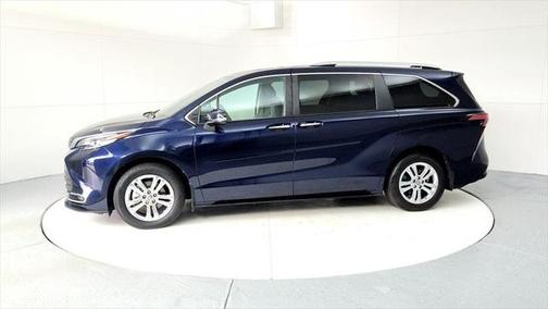 2023 Toyota Sienna Platinum 7 Passenger