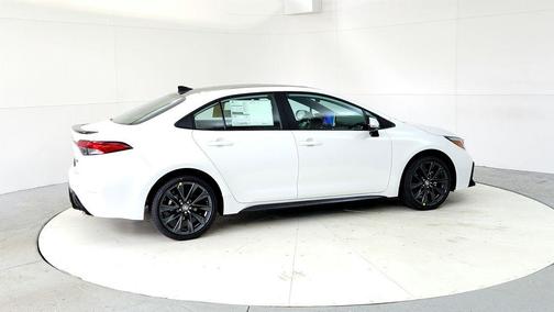 Wind Chill Pearl/Midnight Black Metallic 2026 Toyota Corolla XSE
