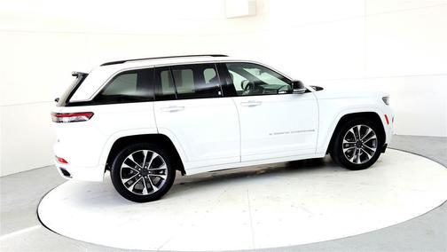 2022 Jeep Grand Cherokee Overland