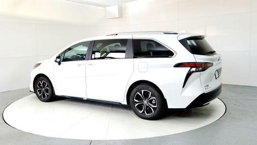 Wind Chill Pearl 2026 Toyota Sienna Platinum