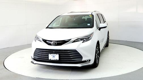 Wind Chill Pearl 2026 Toyota Sienna Platinum