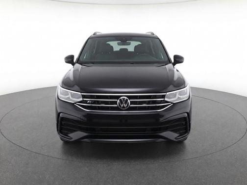 Deep Black Pearl 2022 Volkswagen Tiguan 2.0T SE R-Line Black 4MOTION