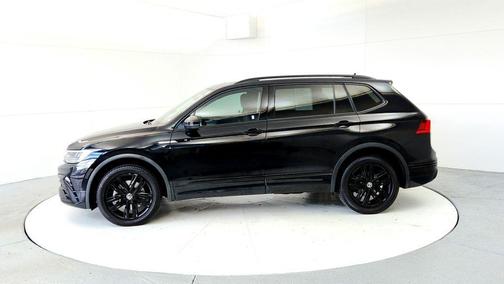 Deep Black Pearl 2022 Volkswagen Tiguan 2.0T SE R-Line Black 4MOTION