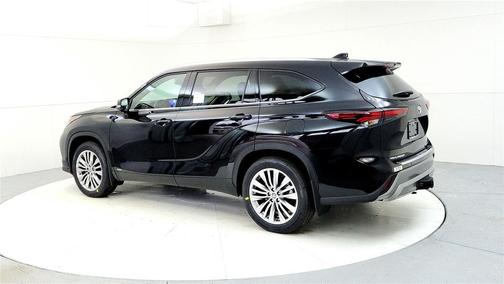 Midnight Black Metallic 2026 Toyota Highlander Hybrid Platinum