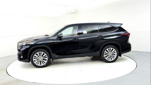 Midnight Black Metallic 2026 Toyota Highlander Hybrid Platinum