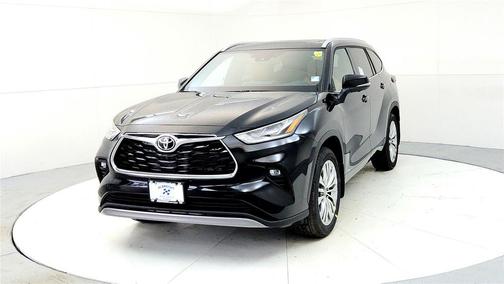 Midnight Black Metallic 2026 Toyota Highlander Hybrid Platinum
