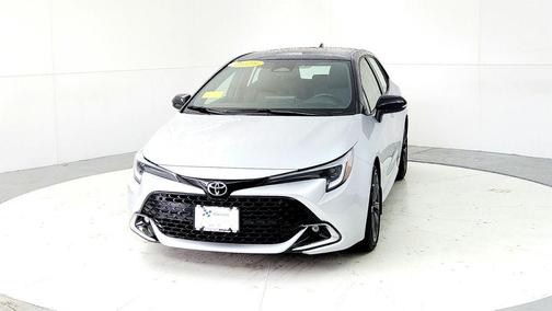Classic Silver Metallic/Midnight Black Metallic 2025 Toyota Corolla XSE